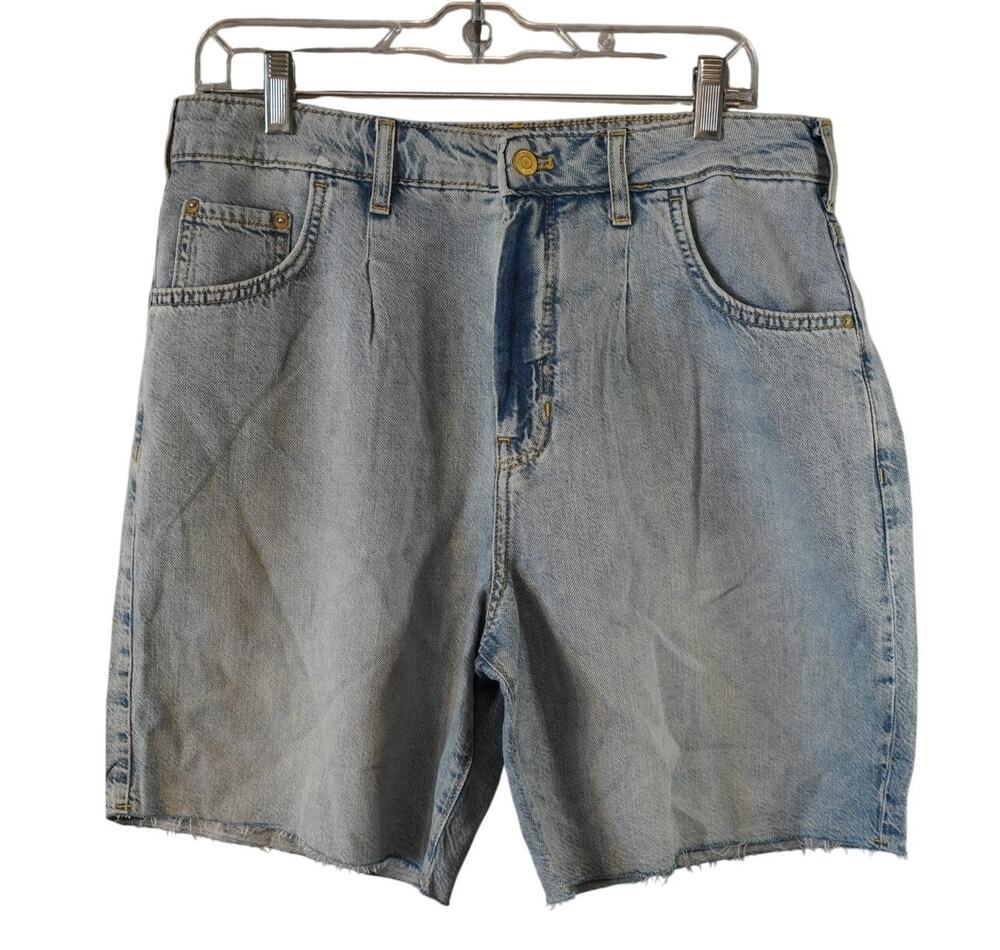 Pilcro Anthropologie Pleated Denim Bermuda Shorts High Rise Light Wash 29 NWOT